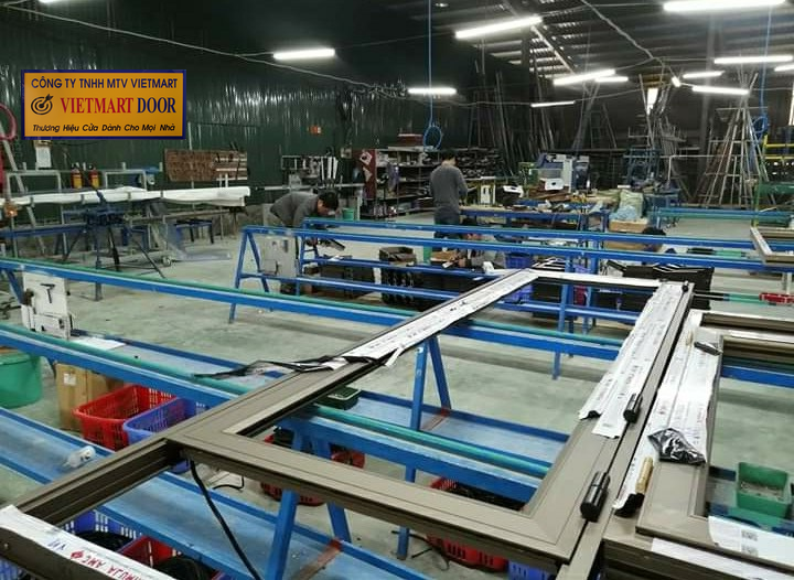 Xưởng sản xuất cửa nhôm Xingfa với công nghệ sản xuất hiện đại, đội ngũ nhân viên tay nghề cao và đầy nhiệt huyết, đảm bảo đưa đến khách hàng các sản phẩm cửa nhôm chất lượng tốt nhất.